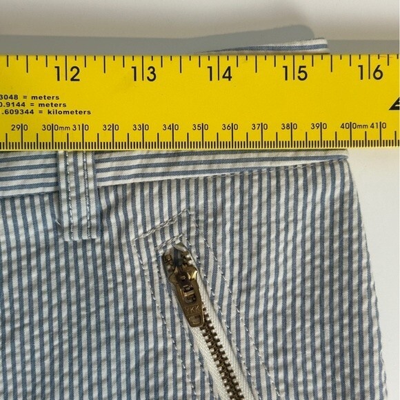 J. Crew Factory 3 inch Seersucker Shorts 4 - Picture 5 of 7